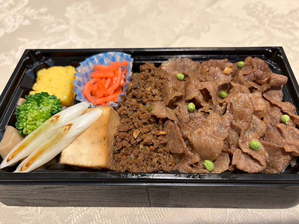 ⿊⽑和⽜すき焼き弁当